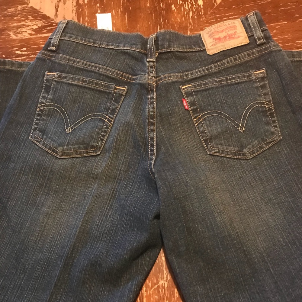 Women’s Levi’s size 10 petite short. NWT.